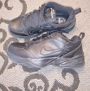 Men's Air monarch